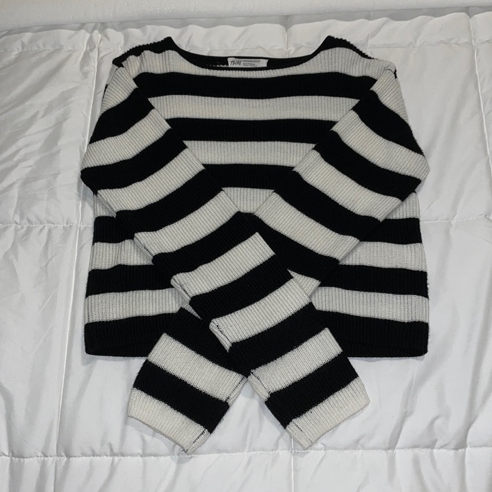 Black and white striped long sleeve top.